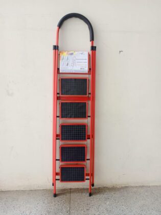 6 step steel ladder